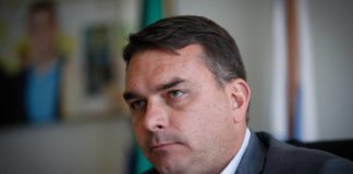 Flávio Bolsonaro confirma encontro com Vorcaro após banqueiro ter sido preso