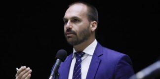 O subprocurador-geral da República Antônio Edilio Magalhães Teixeira defendeu nesta terça-feira (16) a condenação do ex-deputado federal Eduardo Bolsonaro pelo crime de coação no curso do processo.