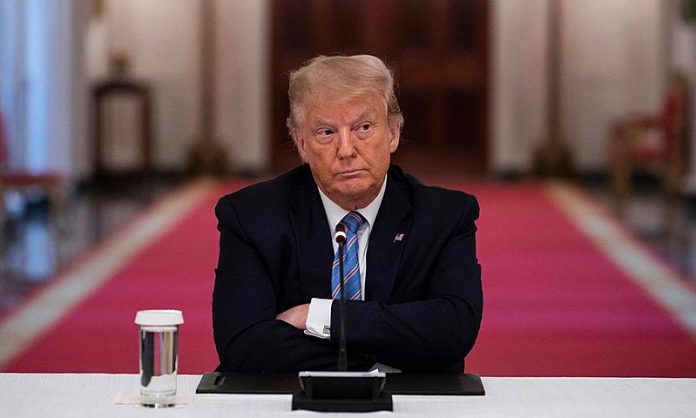 Irã acena com acordo; Trump eleva tensão e mantém impasse