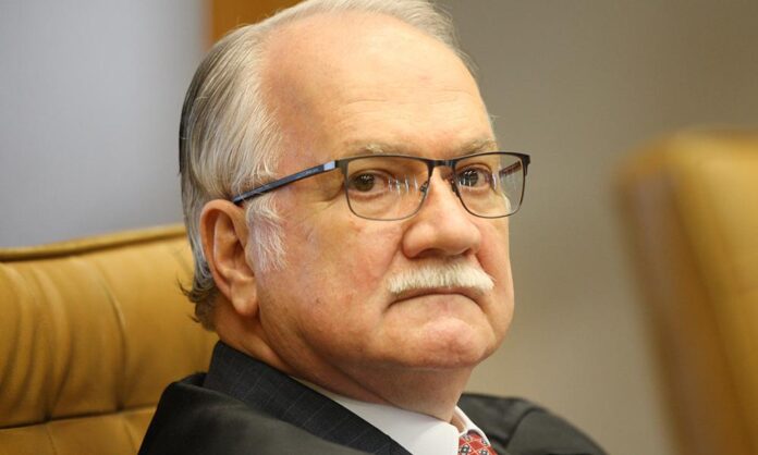 l-1-3 STF forma maioria para derrubar proibição de cotas raciais em universidades