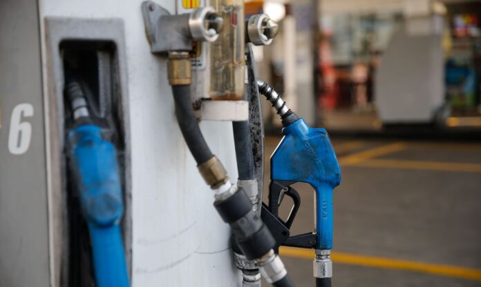 Gasolina posto combustivel Jerônimo adia aumento do ICMS sobre combustíveis para novembro