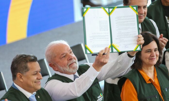 Lula sanciona lei do mais médico