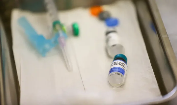 Sarampo Sarampo: infectologista alerta sobre vacinação em viagens para a Copa