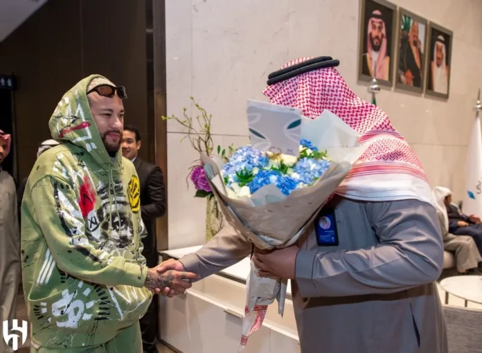 Com-direito-a-flores-Neymar-volta-a-Arabia-Saudita0125892400202402131022-ScaleDownProportional