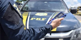 Colisão frontal entre van e Fiorino deixa dois mortos e quatro feridos na BR-116