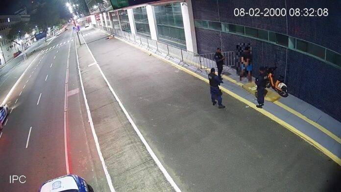 Homem é preso após furtar bicicleta no bairro do Comércio, em Salvador