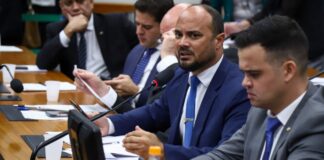 Comissão da Câmara aprova PL que garante 40 dias de licença-paternidade a policiais e bombeiros