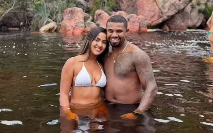Davi Brito e namorada