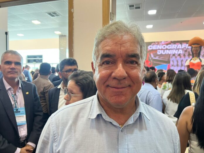 Deputado Zé Neto Zé Neto relembra apoio a Coronel e diz que ele não tinha estatura para ser senador