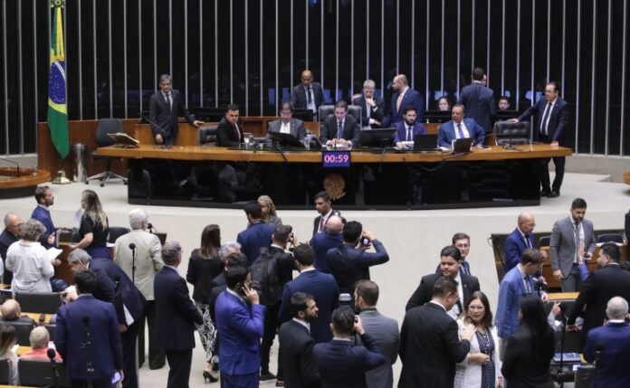 Deputados Câmara dos Deputados inicia debate sobre projeto que pode ampliar número de parlamentares