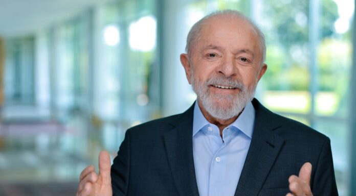 Pesquisa aponta Lula à frente em cenários de primeiro e segundo turno