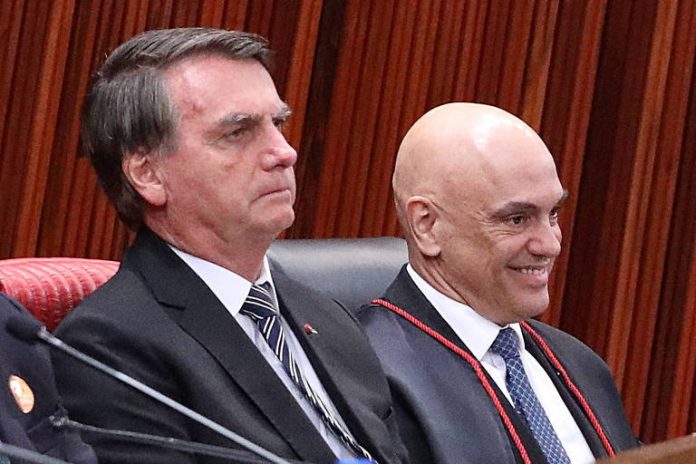 Alexandre de Moraes e Bolsonaro Moraes prorroga prisão domiciliar de Bolsonaro por tempo indeterminado