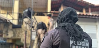 Vídeo: atiradores invadem bar, matam 2 e deixam 3 feridos