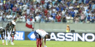 Everton Ribeiro se preparando para penalidade