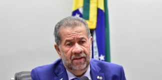 Carlos Lupi pede demissão do Ministério da Previdência