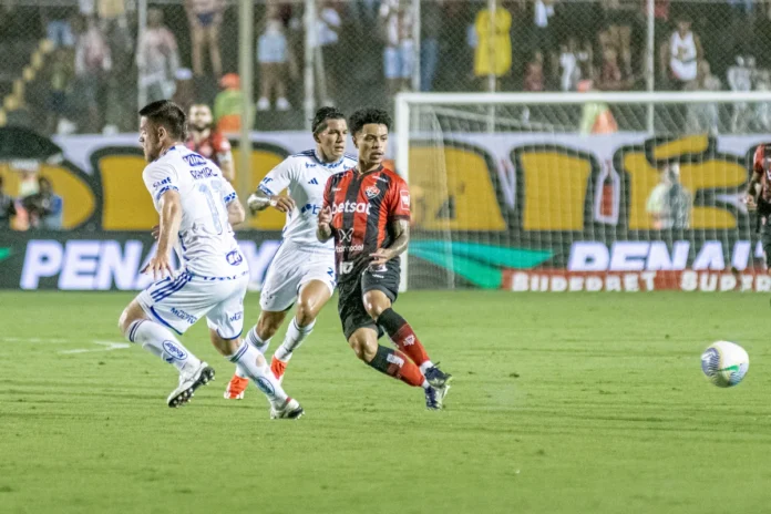 Sem Kayzer, Vitória enfrenta o Cruzeiro no Mineirão