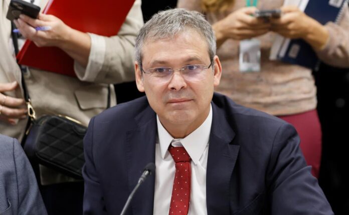 Lindbergh Farias Lindbergh Farias pede prisão de Flávio Bolsonaro após pagamento de Vorcaro