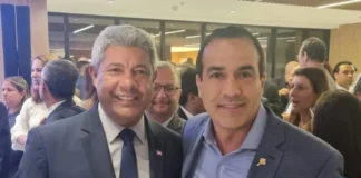 Exaltado, Bruno Reis culpa estado por não entrega de moradias