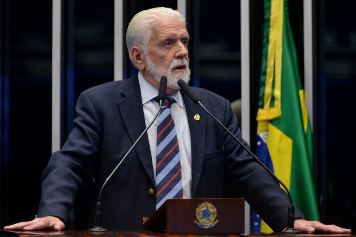 Wagner critica alta dos combustíveis e aponta ‘oportunismo’ no mercado