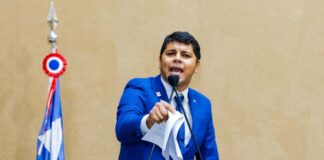 Deputado acusa governo Jerônimo de atrasar obra de policlínica para entregar em ano eleitoral