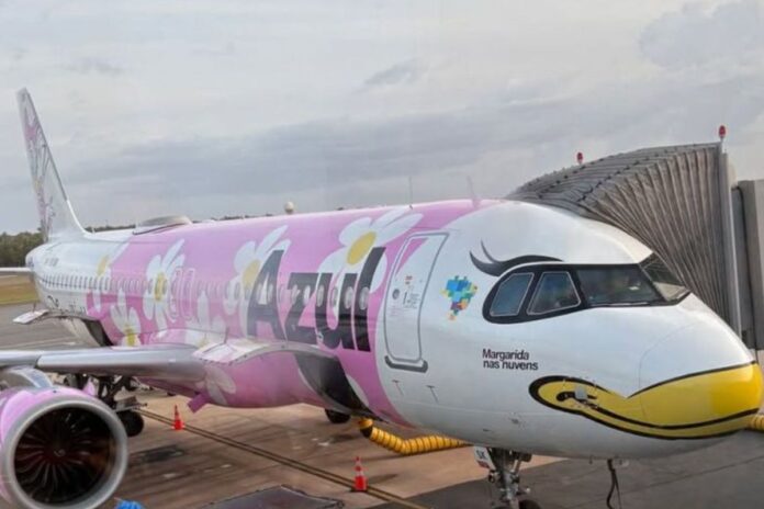 voo da azul - 1 Avião da Azul faz pouso de emergência após passageiro passar mal