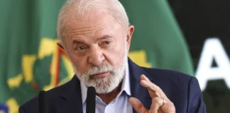 Lula promete vetar PL sobre envio em massa de mensagens
