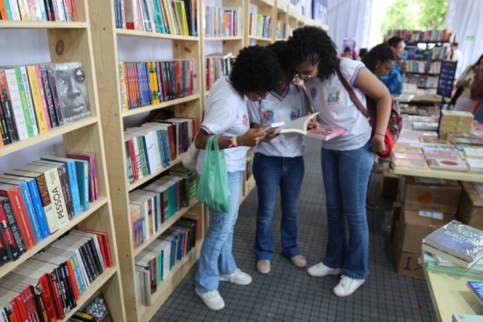 estudantes escola aluno MEC publica calendário do Censo Escolar da Educação Básica 2026
