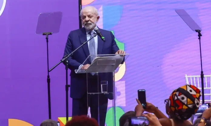 Lula sanciona nova licença-maternidade