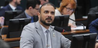 Capitão Alden apresenta projeto para barrar decretos sobre redes sociais