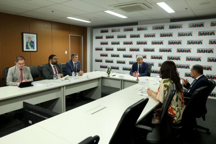 Em encontro com secretário nacional da Segurança Pública governador