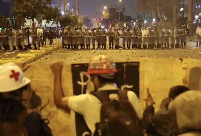Ministério Público do Peru investiga morte durante protesto em Lima