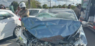 Carro em alta velocidade atropela corredor e colide com ônibus no CAB em Salvador