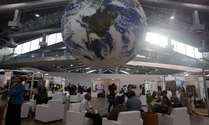 Cientistas criticam omissão de combustíveis fósseis em texto da COP30