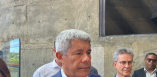 Jerônimo celebra crescimento da Bahia na educação e alfineta inídices de Salvador