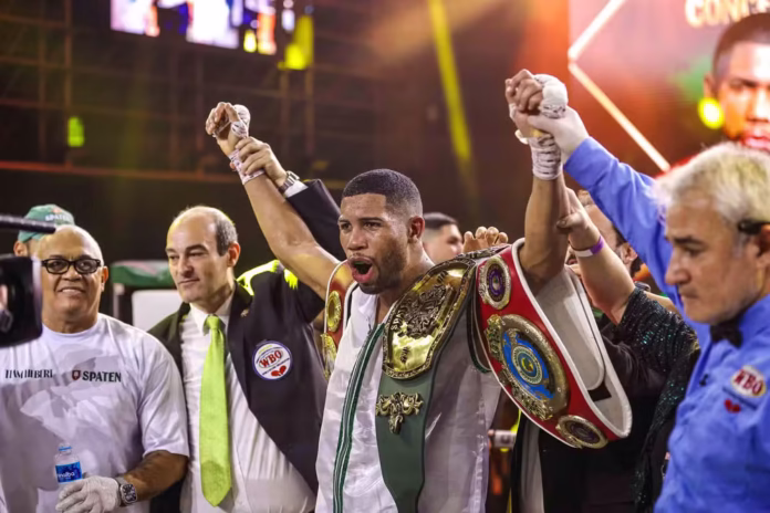 Hebert Conceição cinturão Hebert Conceição vence mexicano, mantém cinturão e segue invicto no boxe profissional