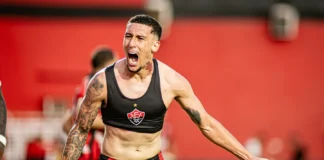 No empurrar da torcida! Vitória bate São Paulo e se salva da Série B