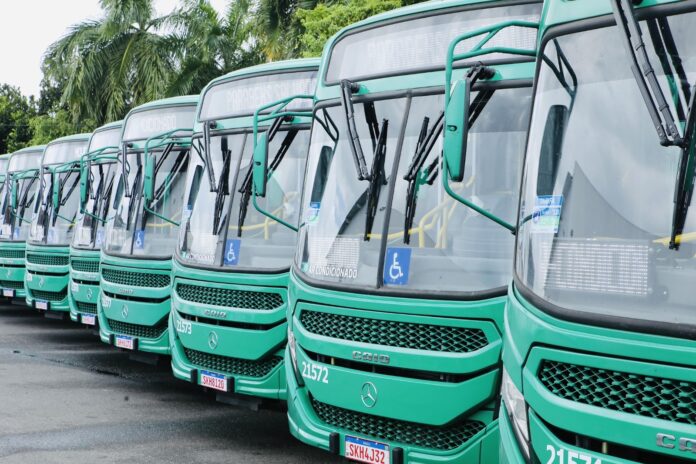 Greve dos rodoviários é suspensa e ônibus voltam a circular em Salvador