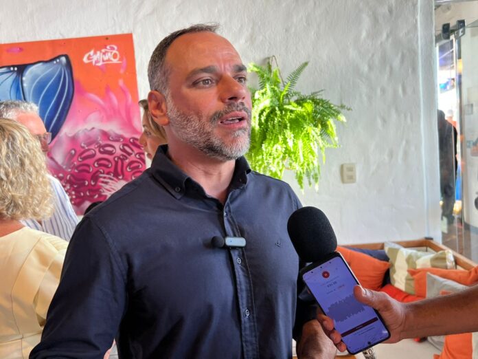 Augusto Vasconcelos Augusto Vasconcelos se posiciona contra cobrança de taxa no Aeroporto de Salvador