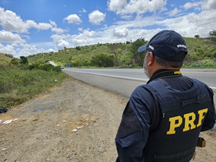 PRF Acidente deixa três feridos na BR-415 em Itabuna