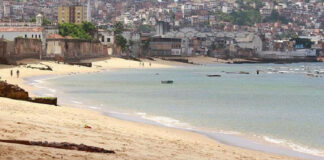 Apenas uma praia de Salvador está própria para banho, aponta Inema