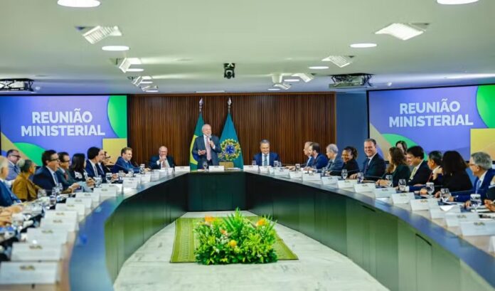 ministros Governo divulga trocas em ministérios; saiba detalhes