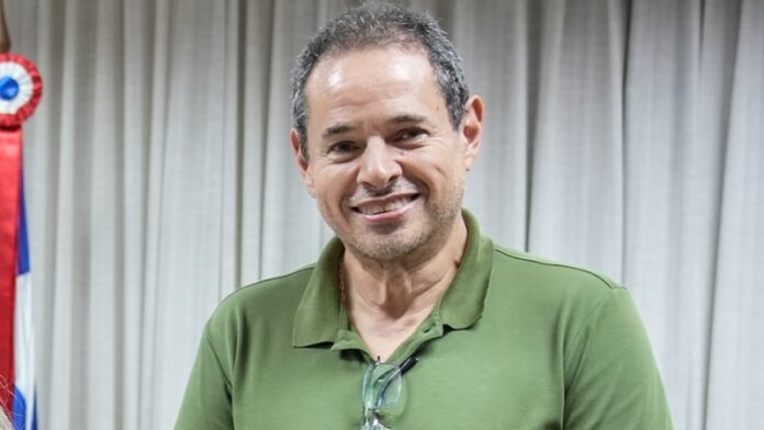 nelson leal Deputado baiano tem celular roubado e alerta para golpes