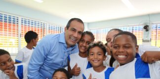 Prefeitura de Salvador entrega escola reconstruída em Paripe