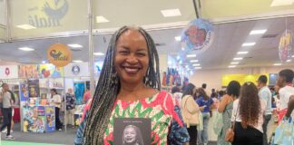 Olívia Santana expõe livro "Mulher preta na política" na Bienal Bahia