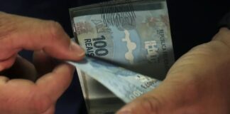 Aposentados e pensionistas do INSS podem consultar antecipação do 13º