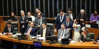 Pesquisa Datafolha aponta desaprovação do povo com deputados e senadores