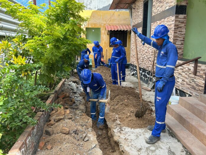 Obra de esgoto avança no Porto das Sardinhas e reforça estrutura sanitária