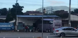 Relatos apontam nova versão do acidente com ônibus da empresa ligada a Carletto que deixou duas mortes Relatos apontam nova versão para caso com ônibus de empresa de Carletto que deixou duas mortes