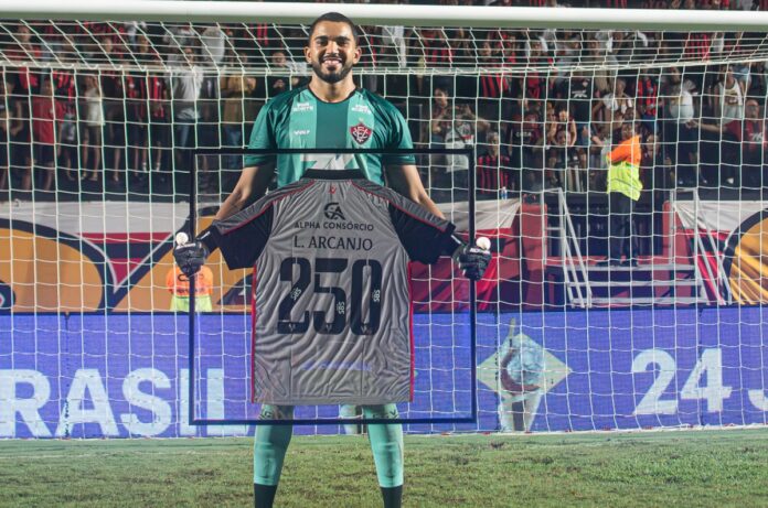 O goleiro Lucas Arcanjo vive ótima fase no Vitória e passou a despertar interesses de equipes nacionais e do exterior para a janela de meio de ano