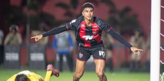 Vitória bate o Internacional e amplia invencibilidade no Barradão